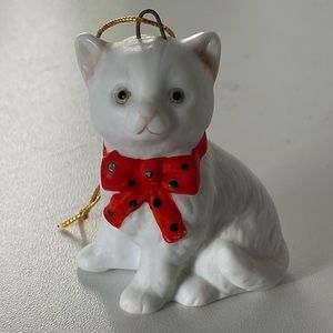 Vintage Ceramic White Cat Christmas Ornament 2” Red polka dot Bow Kitty Pets EUC